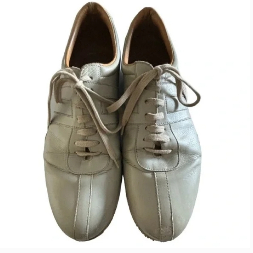 Mens sports shoes